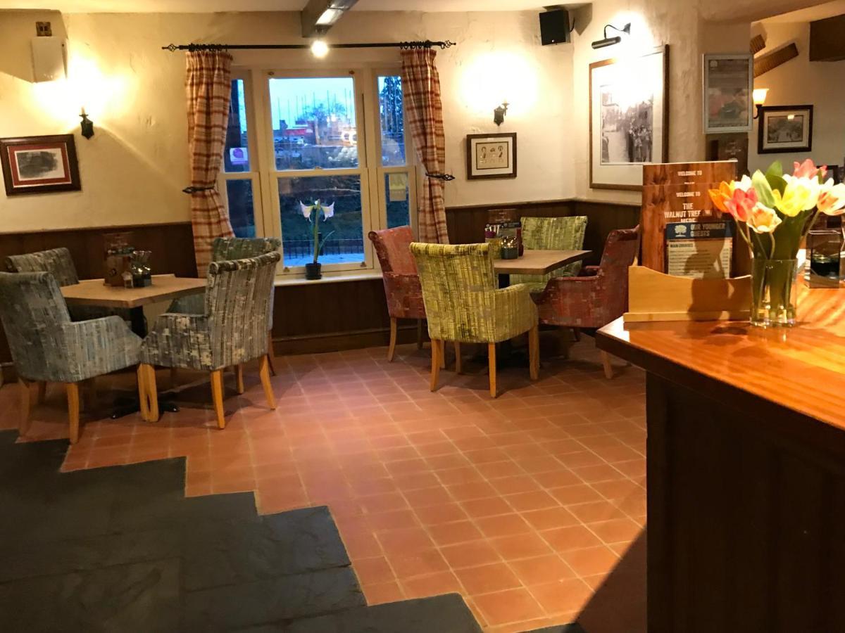 The Walnut Tree Inn Mere Mere  ภายนอก รูปภาพ