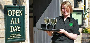 The Walnut Tree Inn Mere Mere  ภายนอก รูปภาพ